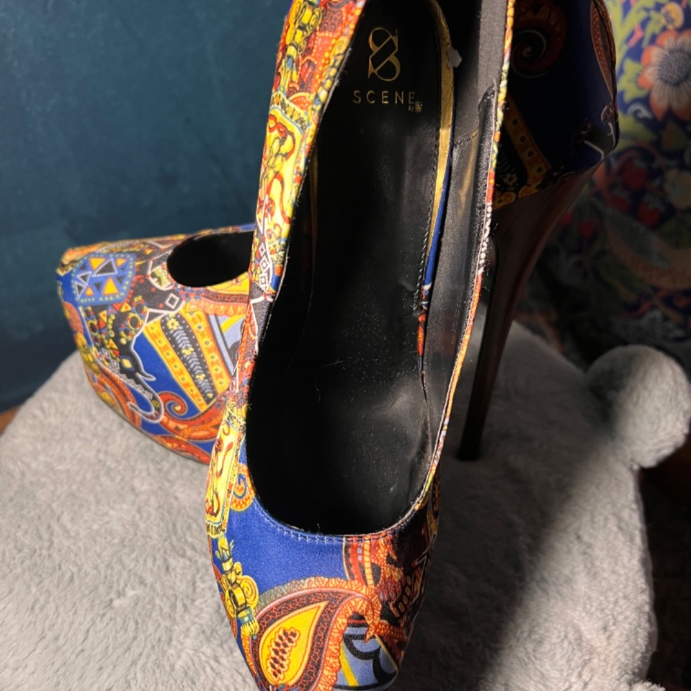 Multi-colored Pumps - Picture 2 of 3